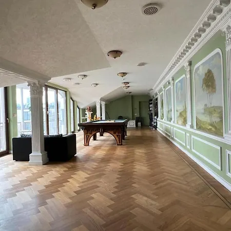 Center Penthouse